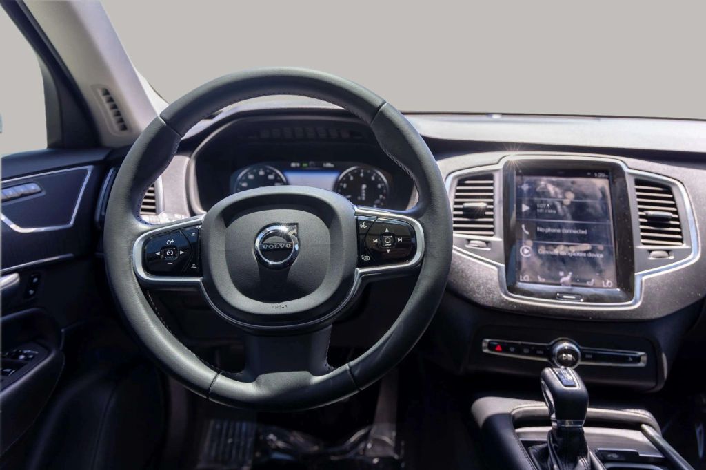2020 VOLVO XC90 SUV 4-CYL, DRIVE-E, TURBO, 2.0 LITER T5 MOMENTUM SPORT UTILITY 4D