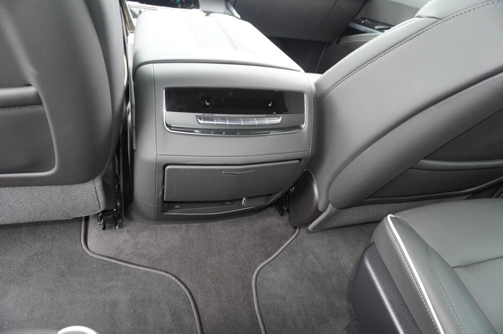 2025 CADILLAC ESCALADE ESV SUV V8, 6.2 LITER PREMIUM LUXURY SPORT UTILITY 4D