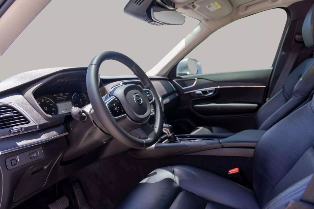 2020 VOLVO XC90 SUV 4-CYL, DRIVE-E, TURBO, 2.0 LITER T5 MOMENTUM SPORT UTILITY 4D