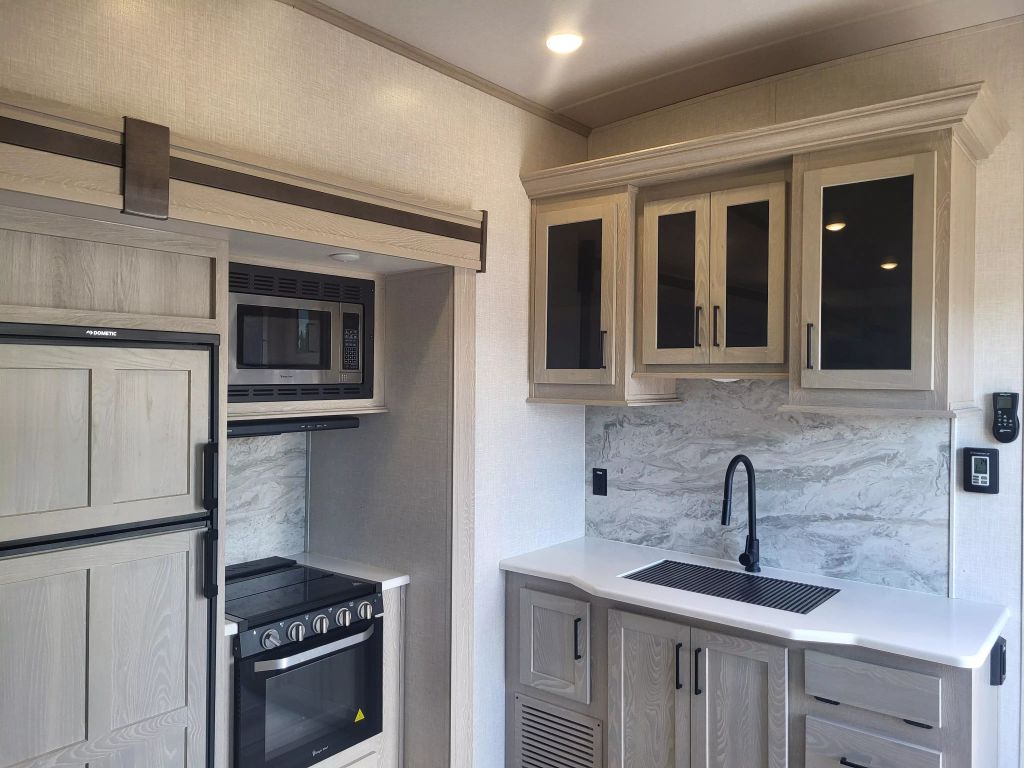 2021 ROCKWOOD BY FOREST RIVER ULTRA LITE FIFTH WHEEL - - 2898KS