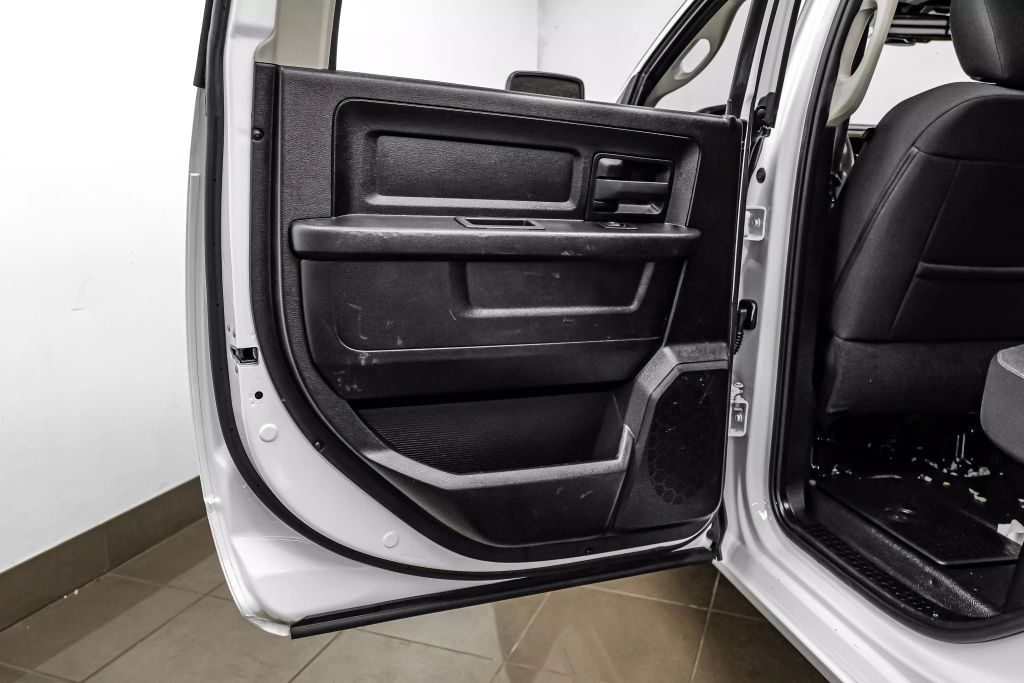 2022 RAM 1500 CLASSIC CREW CAB PICKUP V8, HEMI, 5.7 LITER TRADESMAN PICKUP 4D 6 1/3 FT