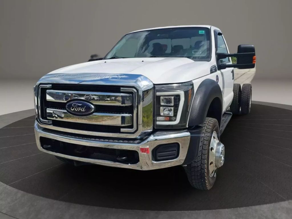 2016 Ford F450 Super Duty Regular Cab & Chassis - Image 2 2016 Ford F450 Super Duty Regular Cab & Chassis - Image 2