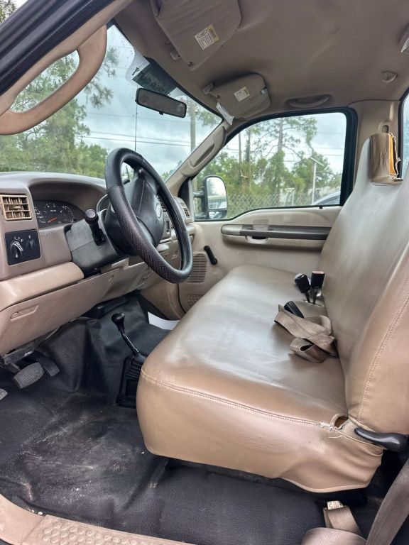 2003 Ford F450 Super Duty Regular Cab & Chassis - Image 4 2003 Ford F450 Super Duty Regular Cab & Chassis - Image 4