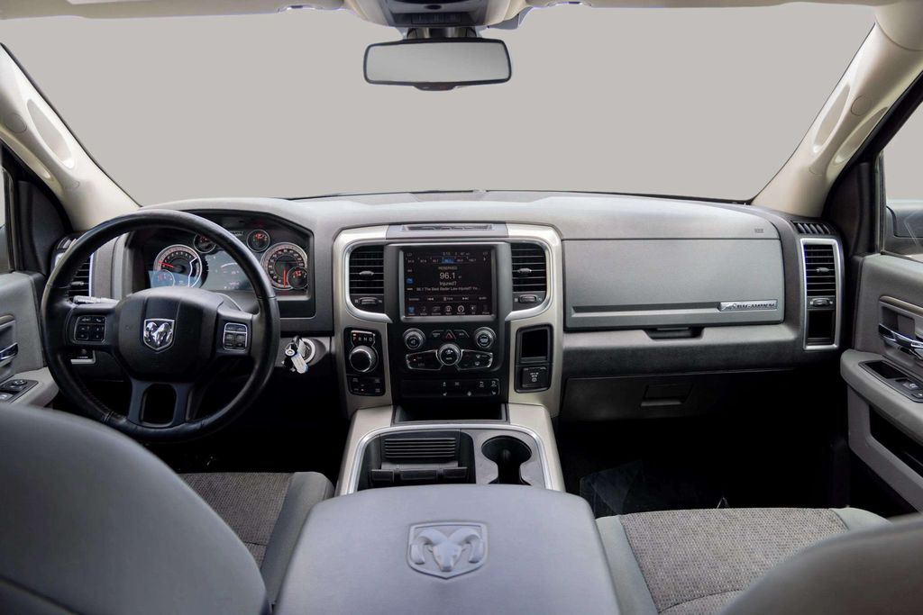 2017 RAM 1500 CREW CAB PICKUP V8, HEMI, 5.7 LITER BIG HORN PICKUP 4D 5 1/2 FT