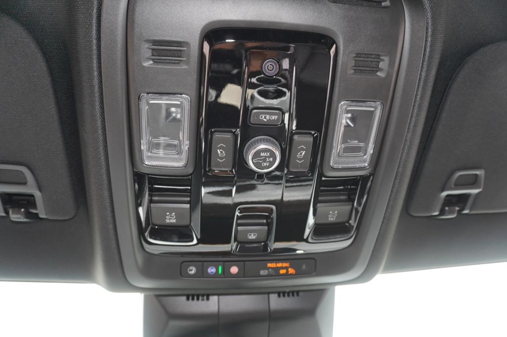 2025 CADILLAC ESCALADE ESV SUV V8, 6.2 LITER PREMIUM LUXURY SPORT UTILITY 4D