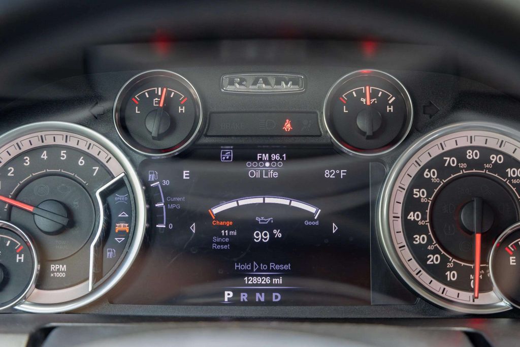2017 RAM 1500 CREW CAB PICKUP V8, HEMI, 5.7 LITER BIG HORN PICKUP 4D 5 1/2 FT