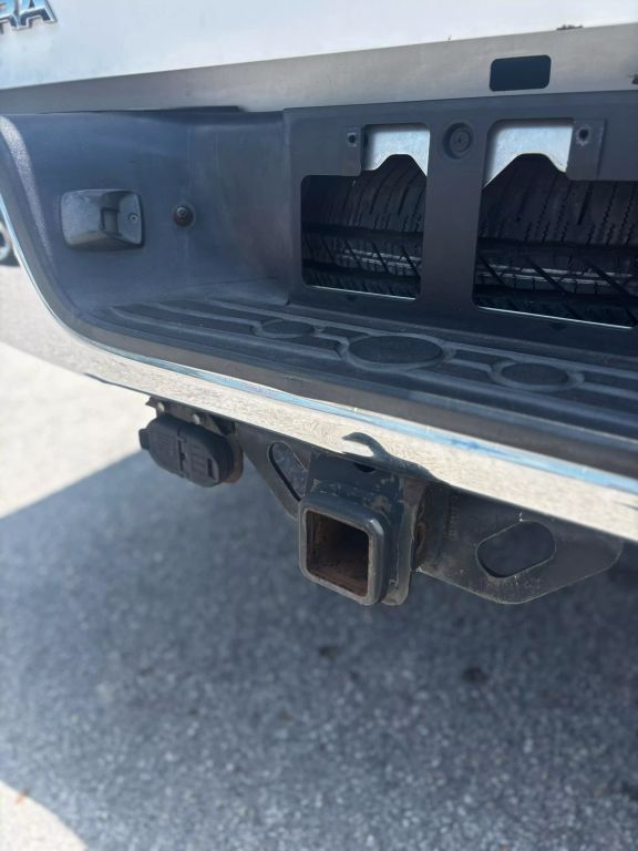 2011 TOYOTA TUNDRA CREWMAX PICKUP V8, FLEX FUEL, 5.7 LITER PICKUP 4D 5 1/2 FT