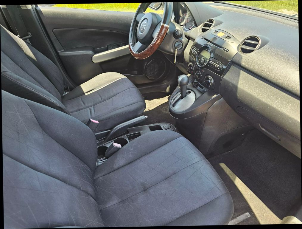 2014 Mazda Mazda2 - Image 13 2014 Mazda Mazda2 - Image 13