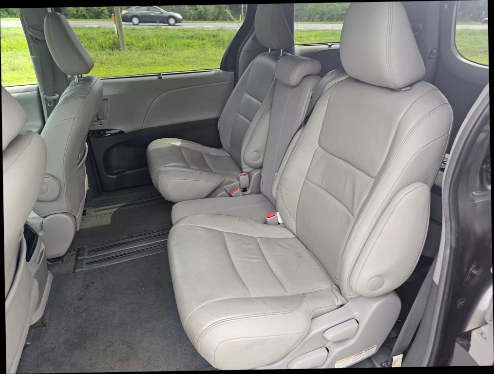 2015 Toyota Sienna - Image 16 2015 Toyota Sienna - Image 16