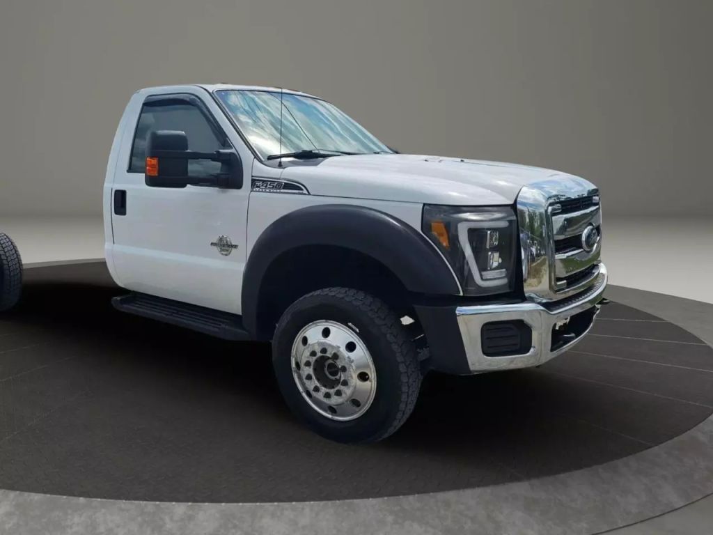 2016 Ford F450 Super Duty Regular Cab & Chassis - Image 4 2016 Ford F450 Super Duty Regular Cab & Chassis - Image 4