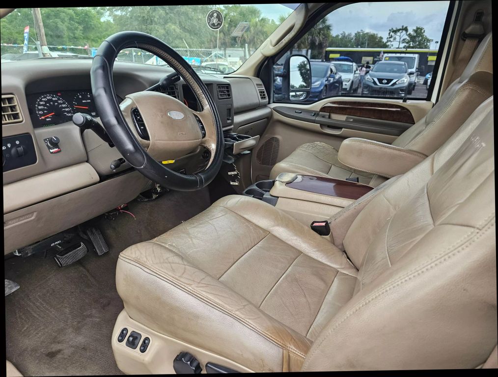 2004 Ford F250 Super Duty Crew Cab - Image 13