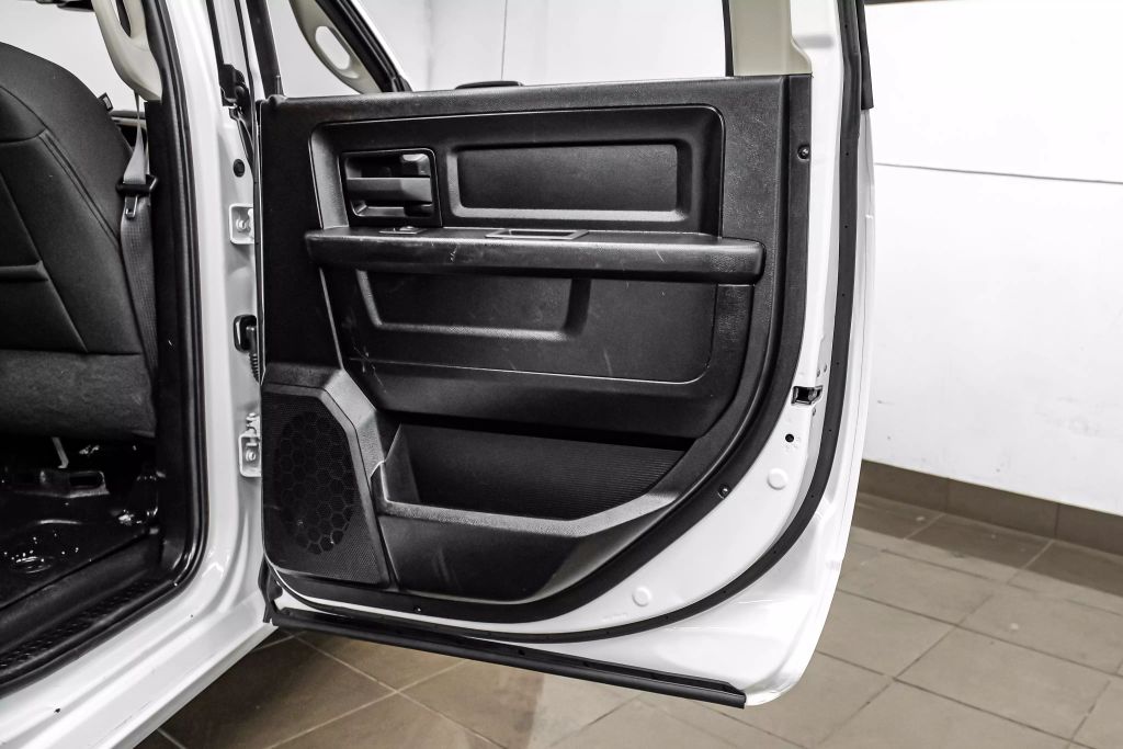 2022 RAM 1500 CLASSIC CREW CAB PICKUP V8, HEMI, 5.7 LITER TRADESMAN PICKUP 4D 6 1/3 FT