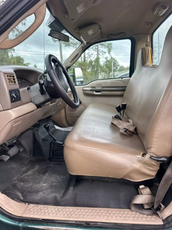 2003 Ford F450 Super Duty Regular Cab & Chassis - Image 3 2003 Ford F450 Super Duty Regular Cab & Chassis - Image 3