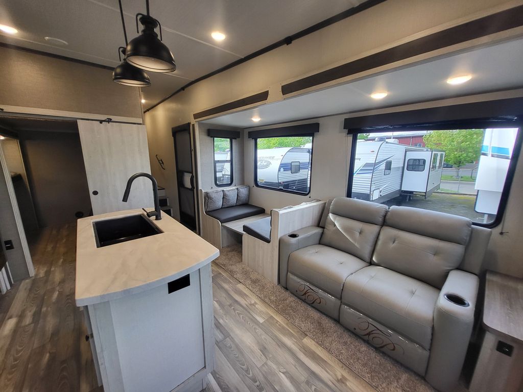 2023 CARDINAL BY FOREST RIVER CARDINAL RED FW - - 36MB