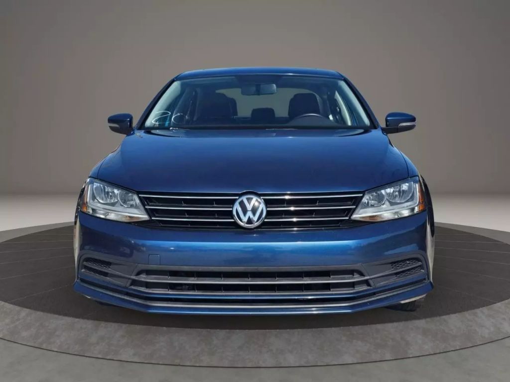 2017 Volkswagen Jetta - Image 2 2017 Volkswagen Jetta - Image 2