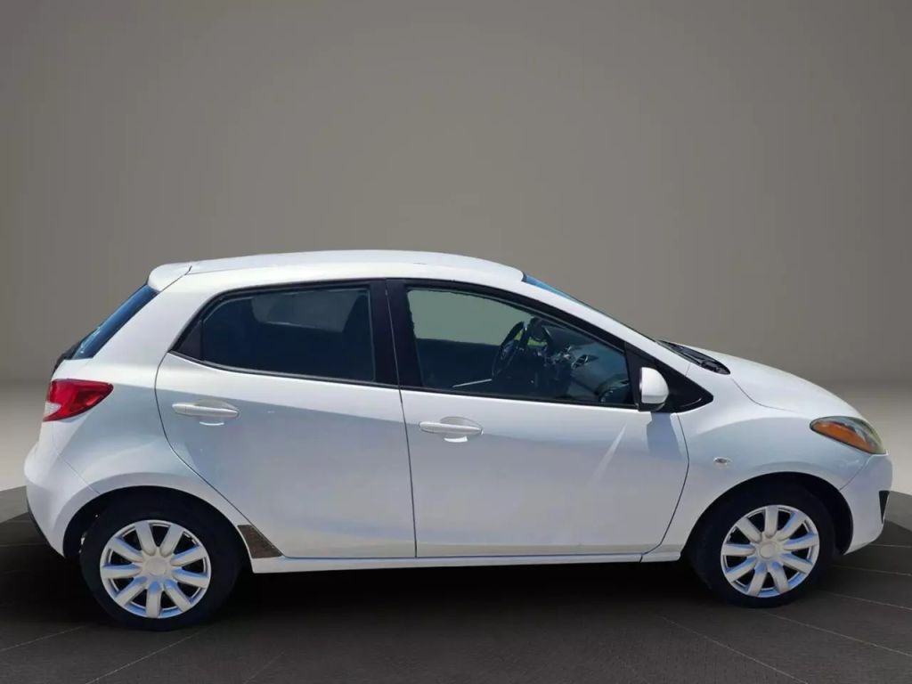 2014 Mazda Mazda2 - Image 6 2014 Mazda Mazda2 - Image 6