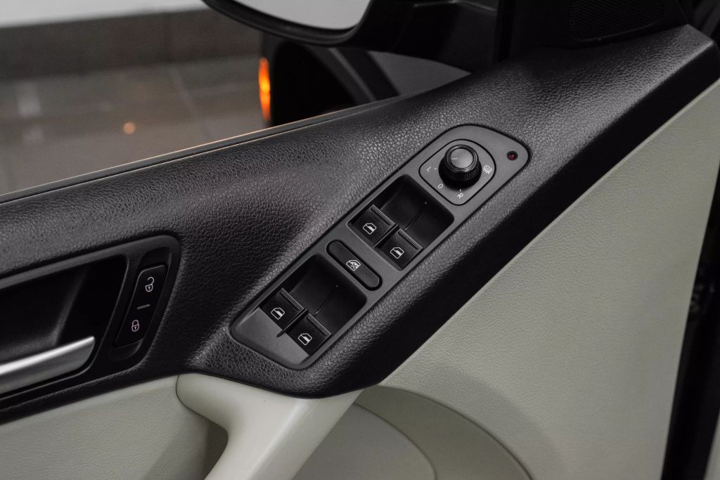 2016 VOLKSWAGEN TIGUAN SUV 4-CYL, TURBO, 2.0 LITER 2.0T S SPORT UTILITY 4D