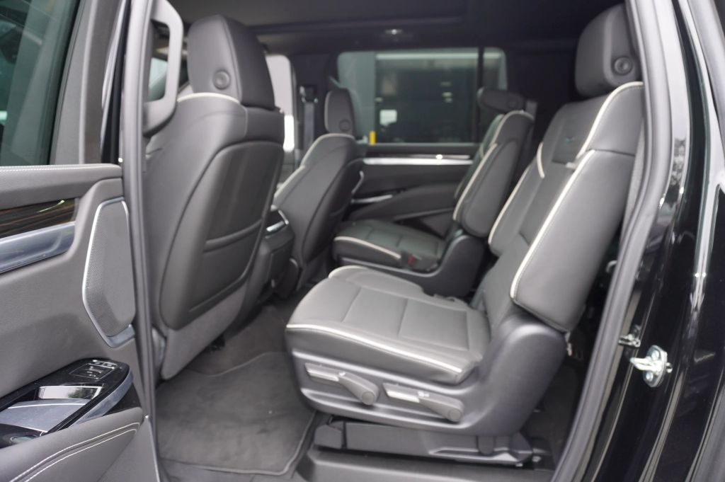 2025 CADILLAC ESCALADE ESV SUV V8, 6.2 LITER PREMIUM LUXURY SPORT UTILITY 4D