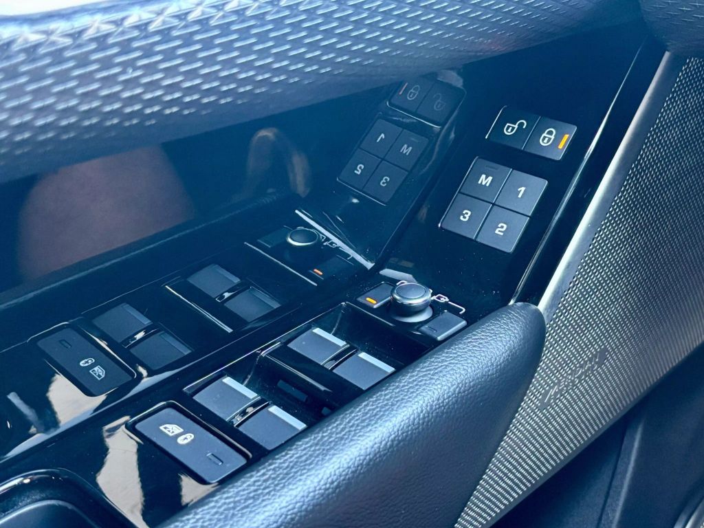 2020 Land Rover Range Rover Velar - Image 26 2020 Land Rover Range Rover Velar - Image 26