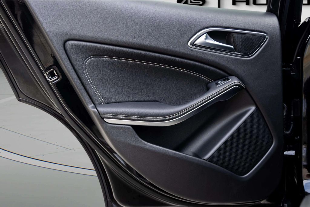 2019 MERCEDES-BENZ GLA SUV 4-CYL, TURBO, 2.0 LITER GLA 250 4MATIC SPORT UTILITY 4D