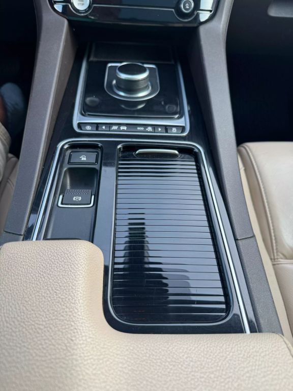2018 JAGUAR F-PACE SUV 4-CYL, TURBO DSL, 2.0L 20D PRESTIGE SPORT UTILITY 4D