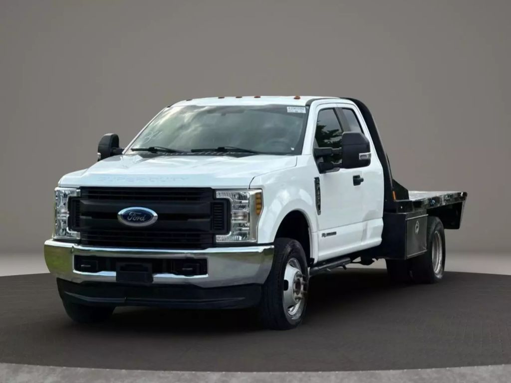 2019 Ford F350 Super Duty Super Cab & Chassis - Image 2 2019 Ford F350 Super Duty Super Cab & Chassis - Image 2