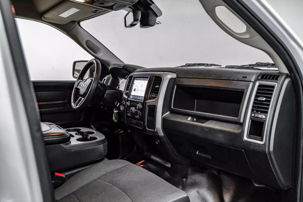 2022 RAM 1500 CLASSIC CREW CAB PICKUP V8, HEMI, 5.7 LITER TRADESMAN PICKUP 4D 6 1/3 FT
