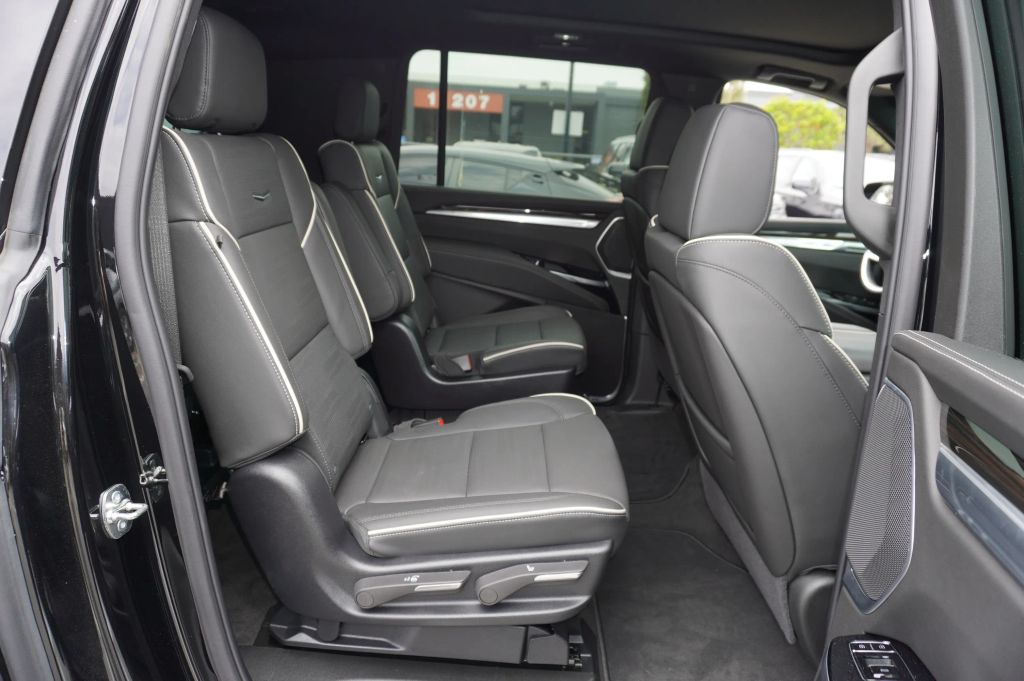 2025 CADILLAC ESCALADE ESV SUV V8, 6.2 LITER PREMIUM LUXURY SPORT UTILITY 4D