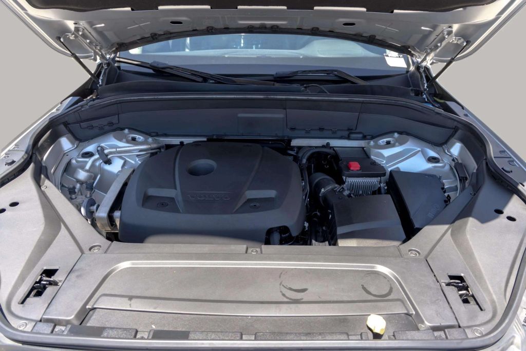 2020 VOLVO XC90 SUV 4-CYL, DRIVE-E, TURBO, 2.0 LITER T5 MOMENTUM SPORT UTILITY 4D