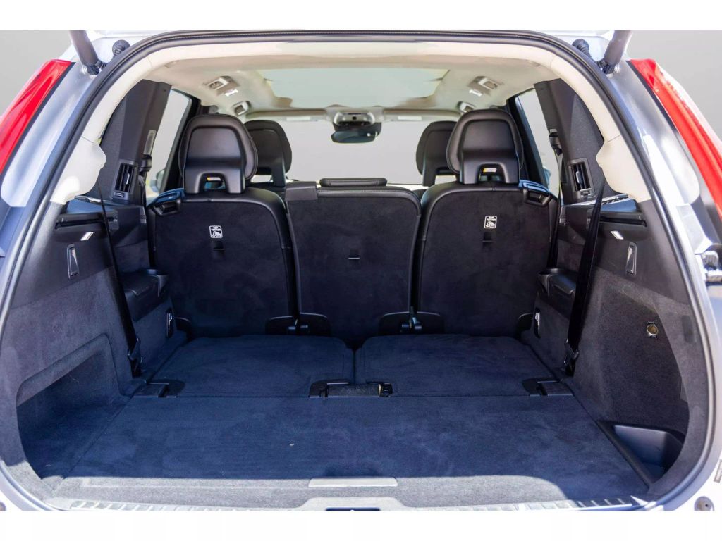 2020 VOLVO XC90 SUV 4-CYL, DRIVE-E, TURBO, 2.0 LITER T5 MOMENTUM SPORT UTILITY 4D