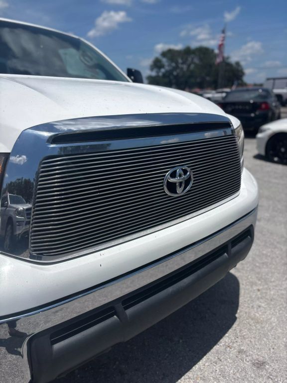 2011 TOYOTA TUNDRA CREWMAX PICKUP V8, FLEX FUEL, 5.7 LITER PICKUP 4D 5 1/2 FT