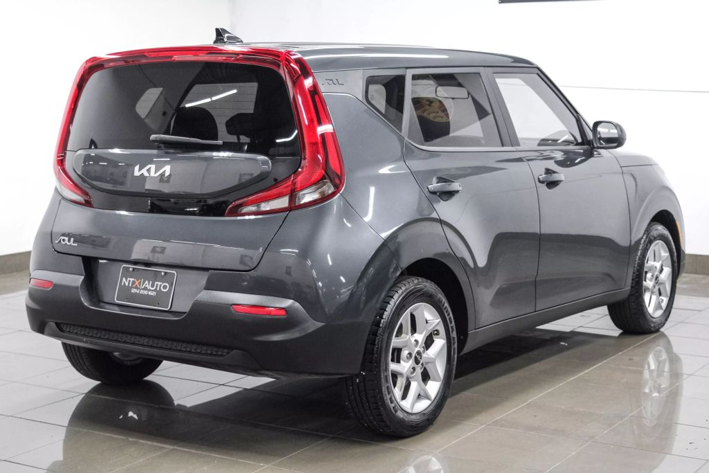 2022 KIA SOUL WAGON 4-CYL, 2.0 LITER LX WAGON 4D