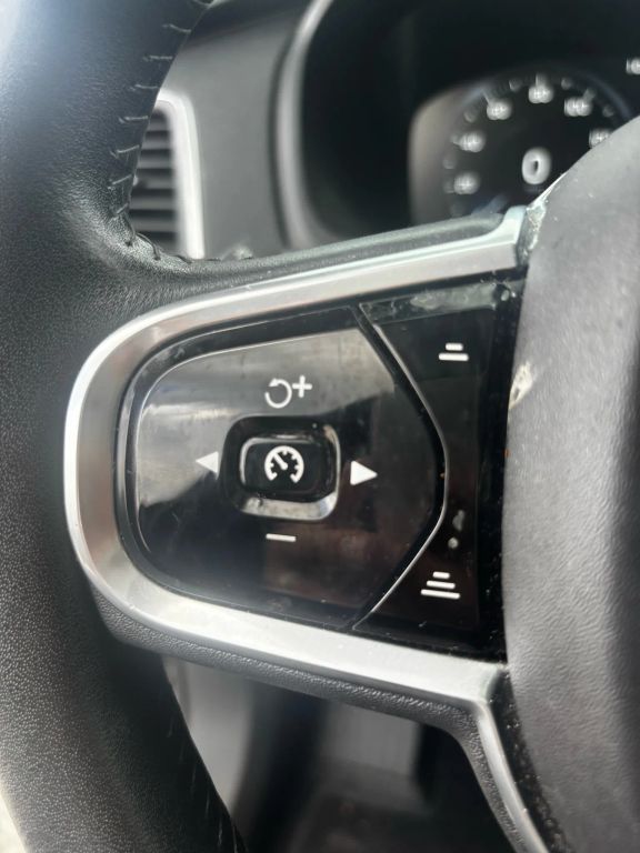 2017 VOLVO XC90 SUV 4-CYL, DRV-E SPRCHGD 2.0T T6 MOMENTUM SPORT UTILITY 4D