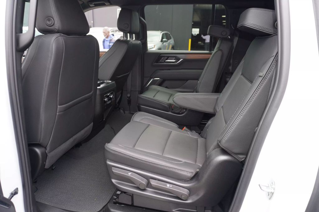 2025 GMC YUKON XL SUV V8, ECOTEC3, 6.2 LITER DENALI SPORT UTILITY 4D