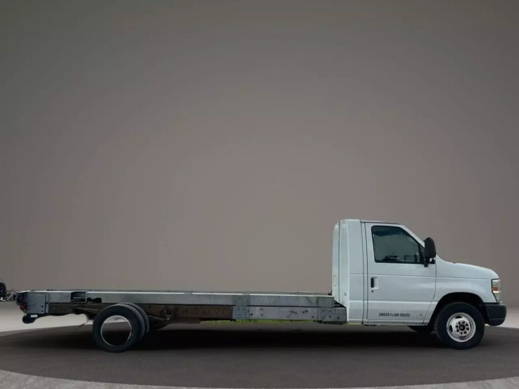 2011 Ford E350 Super Duty Passenger - Image 1 2011 Ford E350 Super Duty Passenger - Image 1