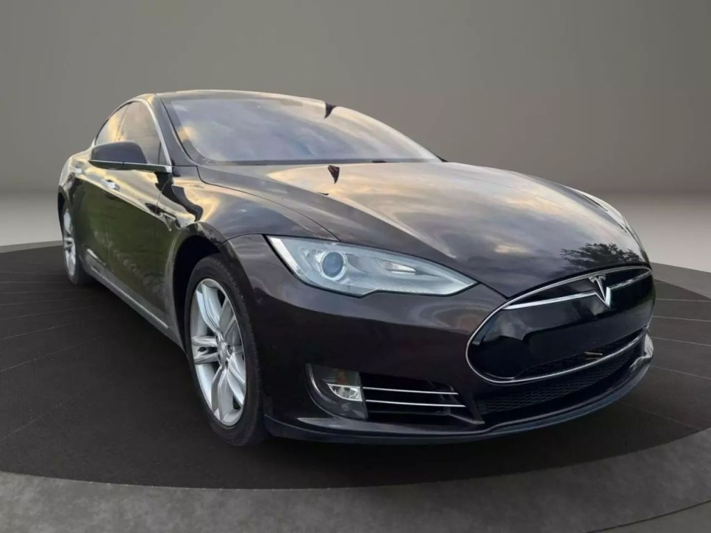 2012 Tesla Model S - Image 2 2012 Tesla Model S - Image 2