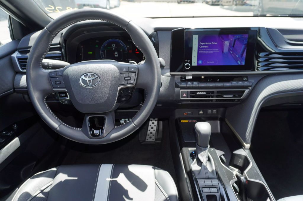 2025 TOYOTA CAMRY SEDAN 4-CYL, HYBRID, 2.5 LITER SE SEDAN 4D