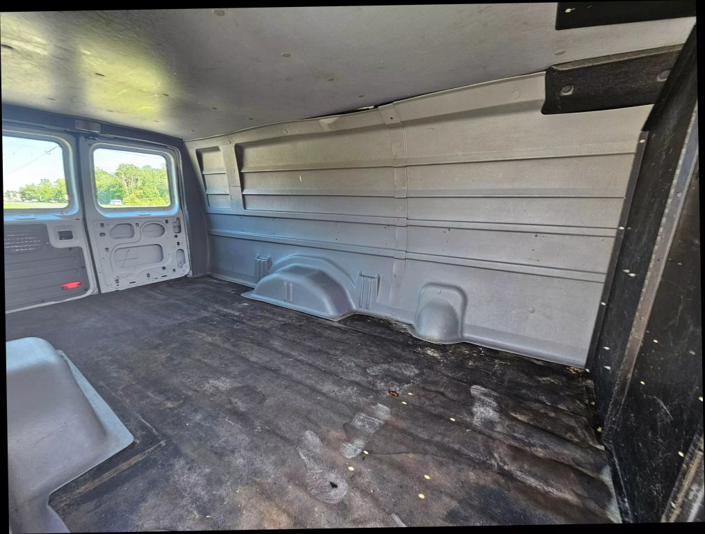 2013 Ford E250 Cargo - Image 7