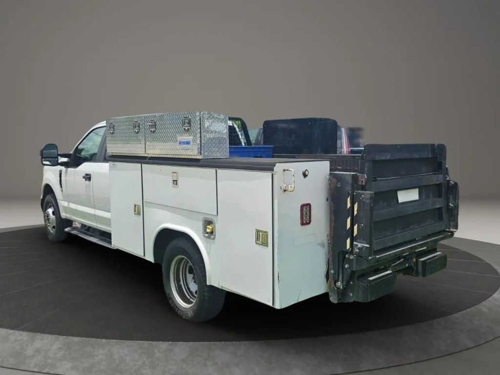 2018 Ford F350 Super Duty Super Cab & Chassis - Image 8 2018 Ford F350 Super Duty Super Cab & Chassis - Image 8