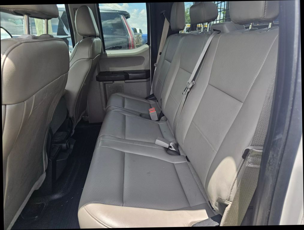 2018 Ford F350 Super Duty Super Cab & Chassis - Image 15 2018 Ford F350 Super Duty Super Cab & Chassis - Image 15