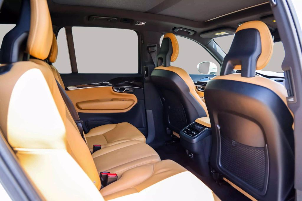 2018 VOLVO XC90 SUV 4-CYL, DRIVE-E, TURBO, SUPERCHARGED, 2.0 LITER T6 MOMENTUM SPORT UTILITY 4D