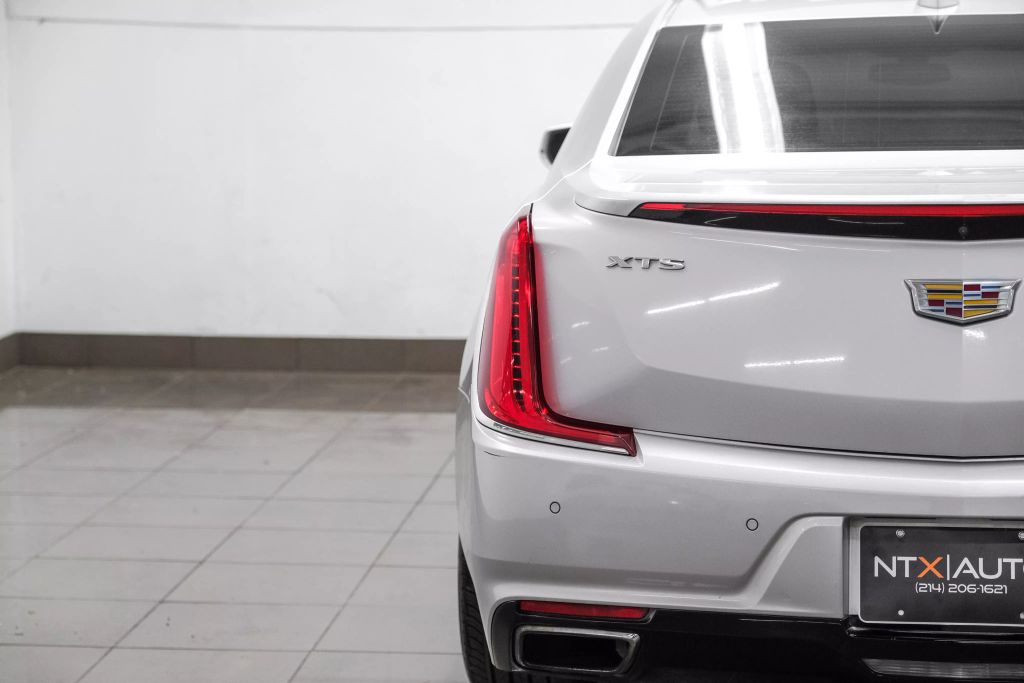 2019 CADILLAC XTS SEDAN V6, 3.6 LITER LUXURY SEDAN 4D
