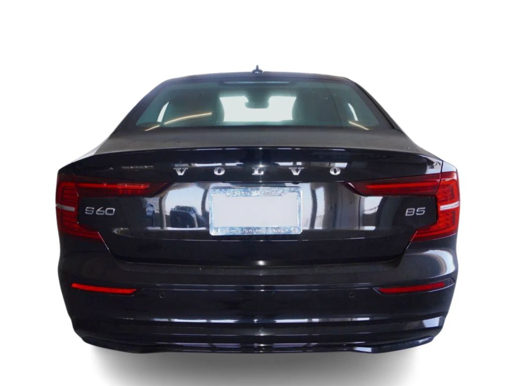 2024 VOLVO S60 SEDAN 4-CYL, TURBO, 2.0 LITER B5 PLUS DARK THEME SEDAN 4D
