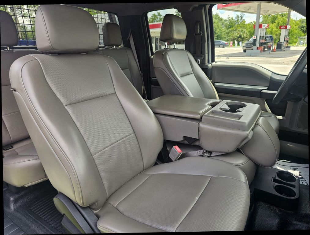 2018 Ford F350 Super Duty Super Cab & Chassis - Image 19 2018 Ford F350 Super Duty Super Cab & Chassis - Image 19