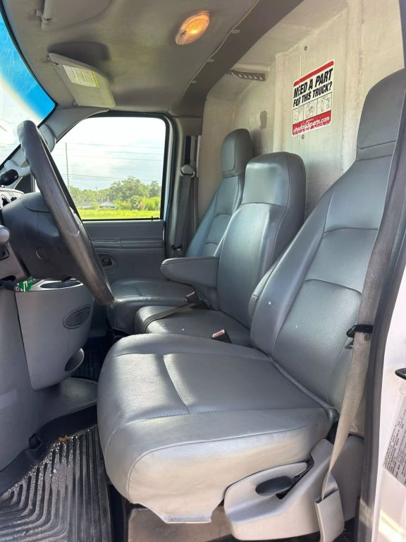 2011 Ford E350 Super Duty Passenger - Image 14 2011 Ford E350 Super Duty Passenger - Image 14