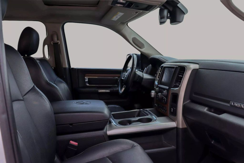 2017 RAM 1500 CREW CAB PICKUP V8, HEMI, 5.7 LITER LARAMIE PICKUP 4D 5 1/2 FT