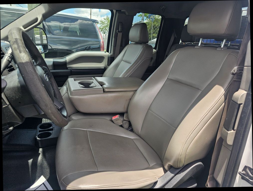 2018 Ford F350 Super Duty Super Cab & Chassis - Image 11 2018 Ford F350 Super Duty Super Cab & Chassis - Image 11