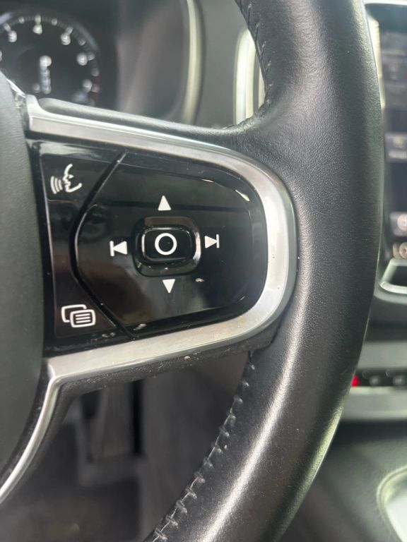 2017 VOLVO XC90 SUV 4-CYL, DRV-E SPRCHGD 2.0T T6 MOMENTUM SPORT UTILITY 4D