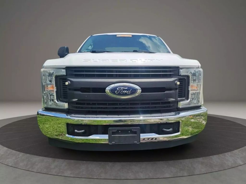 2018 Ford F350 Super Duty Super Cab & Chassis - Image 2 2018 Ford F350 Super Duty Super Cab & Chassis - Image 2