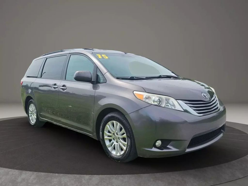 2015 Toyota Sienna - Image 1 2015 Toyota Sienna - Image 1